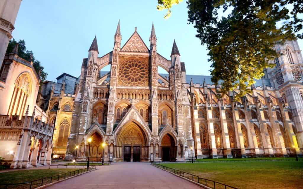 Westminster Abbey, located in London travelanycountry