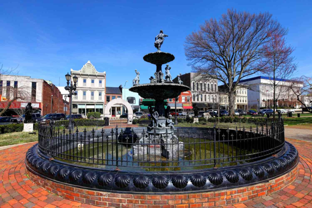 Things To Do In Bowling Green, Kentucky, 5 Day Travel Itinerary, Brief History, Weather – Winter, Spring, Summer, Fall – Bike Paths, Campsites, Famous Landmarks travelanycountry