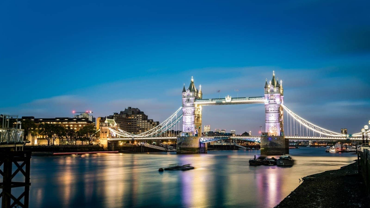 How To Spend 2 Days In London, England Travel Itinerary Arriving At The International Airport, Short History, 10 Things To Do travelanycountry