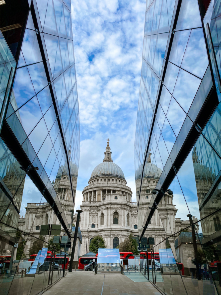 How To Spend 2 Days In London, England Travel Itinerary Arriving At The International Airport, Short History, 10 Things To Do travelanycountry