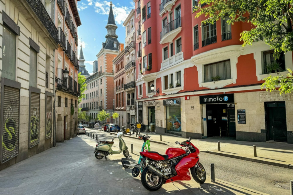 How To Spend 2 Days In Madrid, Spain Travel Itinerary Arriving At The International Airport, Short History, 10 Things To Do travelanycountry